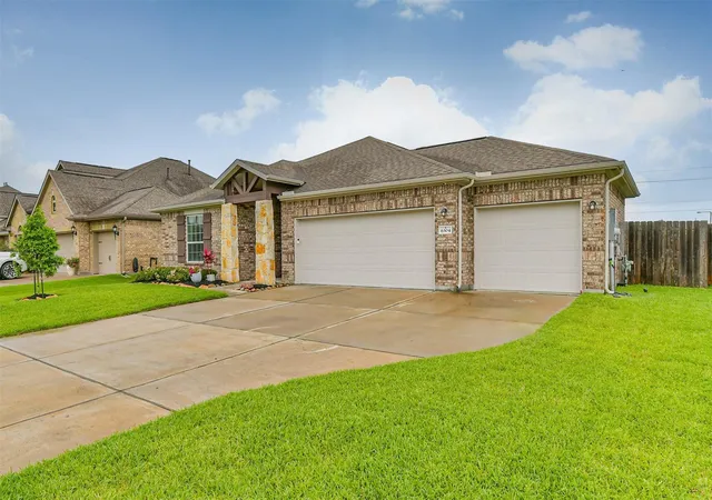 Homes for sale in League City, TX | 6304 Firewood Dr, League City, TX 77573 | MLS# 9099069