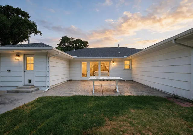 Photo 3 of Single family home for sale at 6249 Overbrook Ln, Houston, TX 77057 | MLS# 57617626 | Listing updated on 2026-09-15