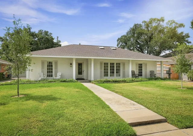 Photo 3 of Single family home for sale at 6249 Overbrook Ln, Houston, TX 77057 | MLS# 57617626 | Listing updated on 2026-09-15