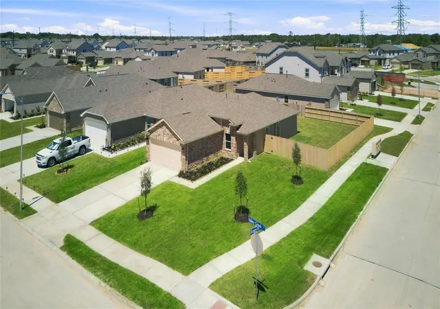 Photo 3 of Sale Pending at 1519 Valley Crk Dr, Rosharon, TX 77583 | MLS# 90835666 | Listing updated on 2026-08-26