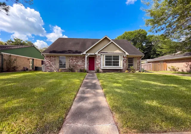 Photo 1 of Single family home for sale at 6910 Vialinda Dr, Houston, TX 77083 | MLS# 16338271 | Listing updated on 2026-10-07