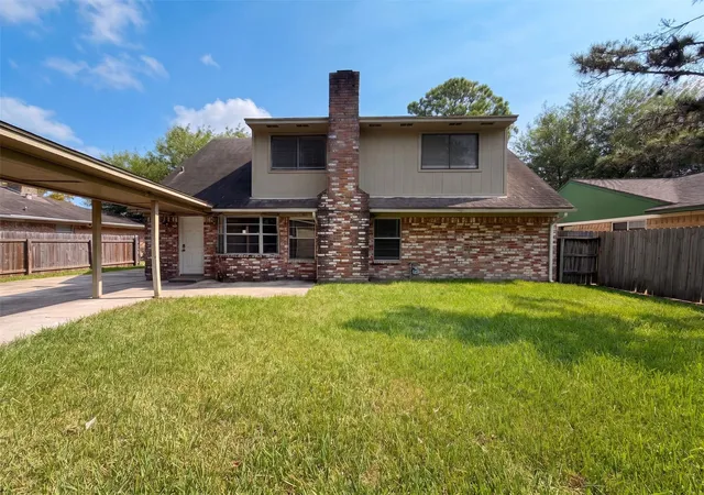 Photo 4 of Single family home for sale at 6910 Vialinda Dr, Houston, TX 77083 | MLS# 16338271 | Listing updated on 2026-10-07