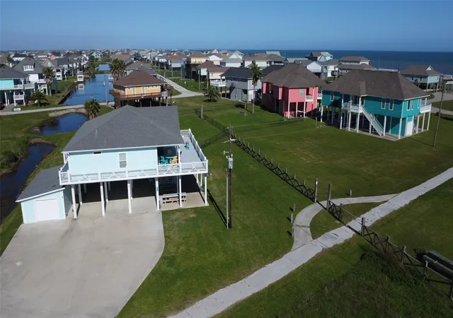 Photo 2 of Single family home for sale at 926 Surfside Dr, Port Bolivar, TX 77650 | MLS# 67081345 | Listing updated on 2026-09-15