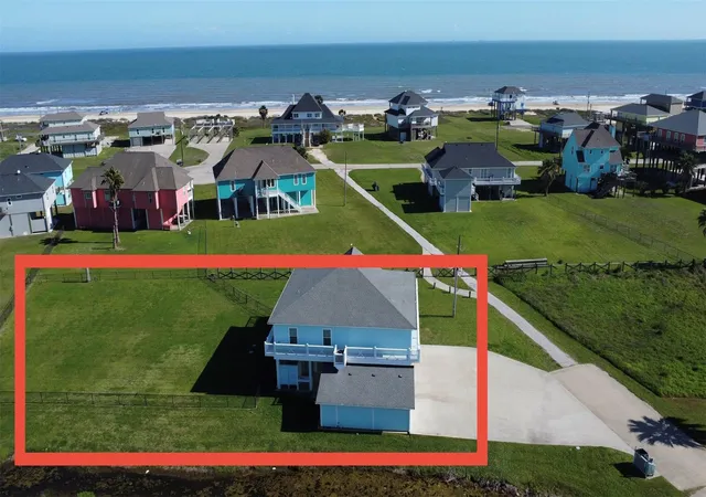 Photo 3 of Single family home for sale at 926 Surfside Dr, Port Bolivar, TX 77650 | MLS# 67081345 | Listing updated on 2026-09-15