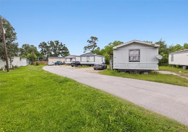 Listing Photo 4 - Condo for sale in building located at 15603 N Brentwood St, Channelview, TX 77530