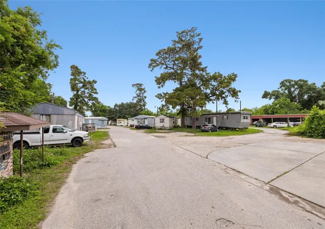 Listing Photo 5 - Condo for sale in building located at 15603 N Brentwood St, Channelview, TX 77530