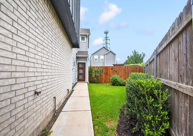 Photo 3 of Single family home for sale at 5527 Cuerta St, Houston, TX 77023 | MLS# 96300797 | Listing updated on 2026-09-09
