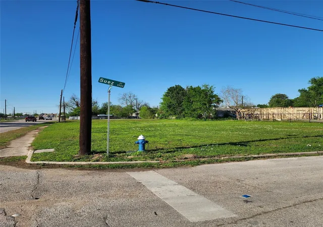2nd image of 2400 Lockwood Dr, Houston, TX 77020 | MLS# 46142644