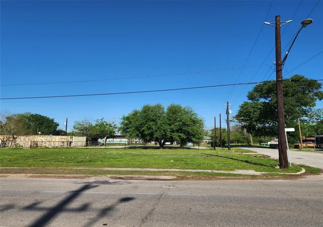 8th image of 2400 Lockwood Dr, Houston, TX 77020 | MLS# 46142644