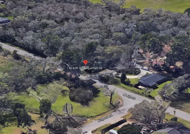 3rd image of 705 N 6Th St, Conroe, TX 77301 | MLS# 93312176