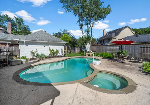 Photo 3 of Single family home for sale at 3407 Autumn Bnd Dr, Sugar Land, TX 77479 | MLS# 81216014 | Listing updated on 2026-10-06