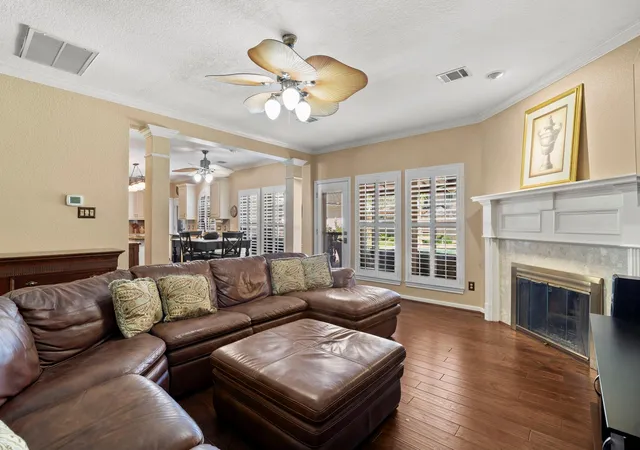 Photo 3 of Single family home for sale at 3407 Autumn Bnd Dr, Sugar Land, TX 77479 | MLS# 81216014 | Listing updated on 2026-10-06