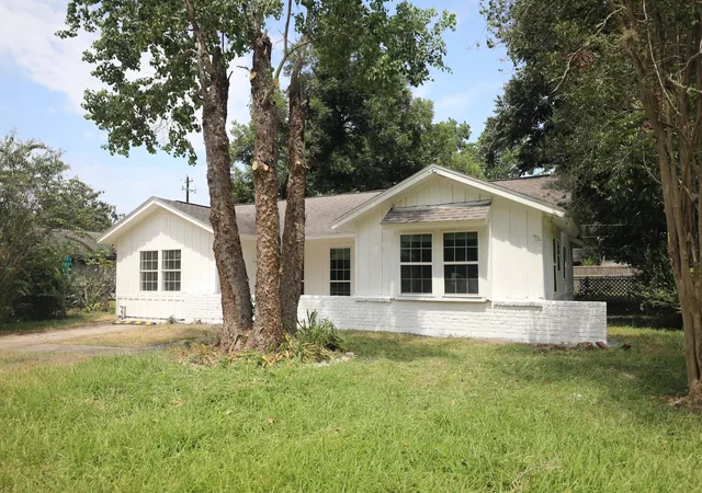 Photo 2 of Single family home for sale at 5738 Newquay St, Houston, TX 77085 | MLS# 12943456 | Listing updated on 2026-09-14