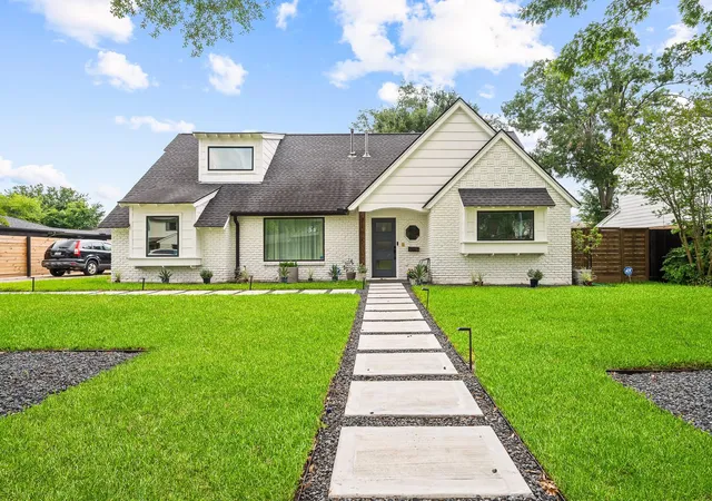 Photo 2 of Single family home for sale at 2102 Teague Rd, Houston, TX 77080 | MLS# 68434271 | Listing updated on 2026-08-13