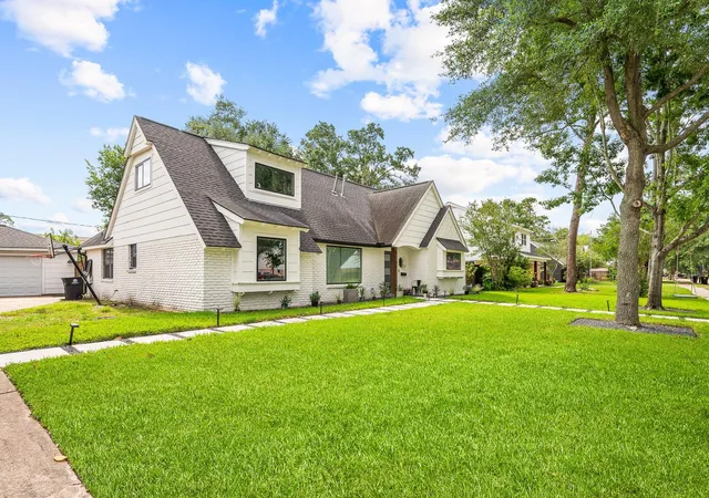 Photo 3 of Single family home for sale at 2102 Teague Rd, Houston, TX 77080 | MLS# 68434271 | Listing updated on 2026-08-13