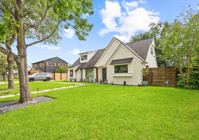 Photo 3 of Single family home for sale at 2102 Teague Rd, Houston, TX 77080 | MLS# 68434271 | Listing updated on 2026-08-13