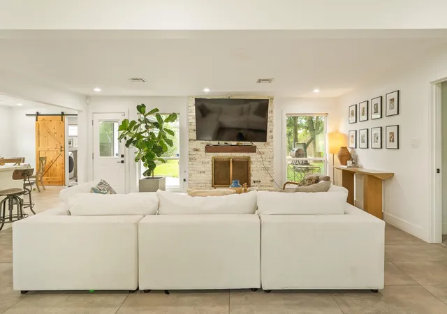 Photo 4 of Single family home for sale at 2102 Teague Rd, Houston, TX 77080 | MLS# 68434271 | Listing updated on 2026-08-13