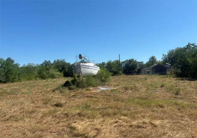 5th image of 2250 Avenue L, Dickinson, TX 77539 | MLS# 69719434
