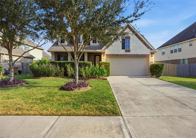 Photo 1 of Single family home for sale at 1717 Oakdale Mist Dr, Dickinson, TX 77539 | MLS# 55023653 | Listing updated on 2026-09-16
