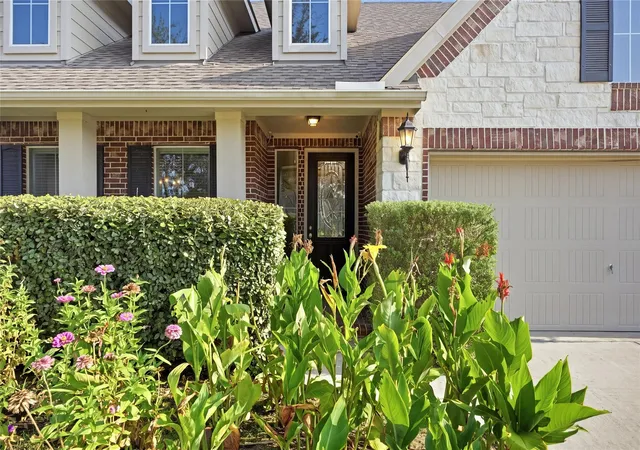 Photo 3 of Single family home for sale at 1717 Oakdale Mist Dr, Dickinson, TX 77539 | MLS# 55023653 | Listing updated on 2026-09-16