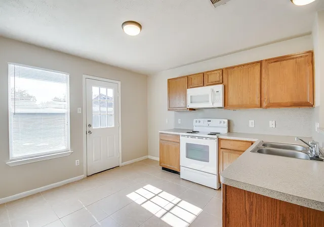 5th image of 19023 Brownstone Mills Dr, Cypress, TX 77433 | MLS# 35761338