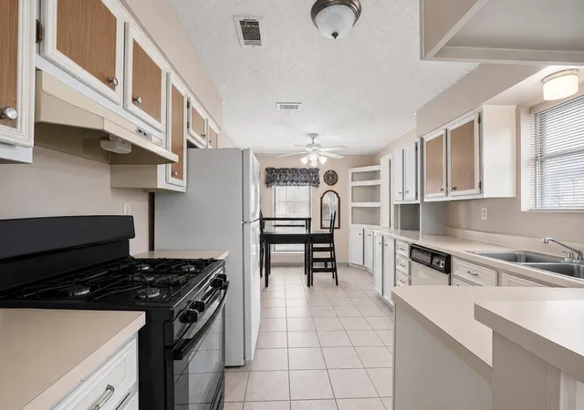 Photo 3 of Single family home for sale at 1318 2nd Street, League City, TX 77573 | MLS# 37606964 | Listing updated on 2026-07-29