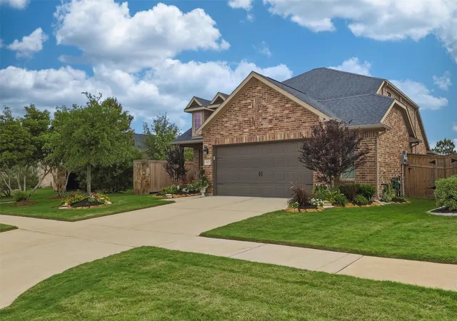 Photo 4 of Single family home for sale at 5803 Pedernales Bnd Ln, Fulshear, TX 77441 | MLS# 75371719 | Listing updated on 2026-09-03