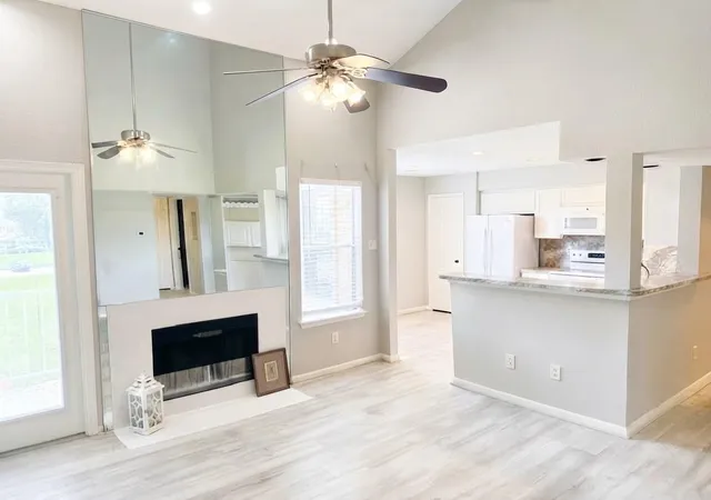 Condo for sale at 2011 Spenwick Dr #522, Houston, TX 77055 | MLS# 17475320