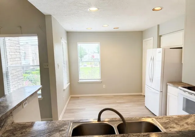 Photo 4 of Condo for sale at 2011 Spenwick Dr #522, Houston, TX 77055 | MLS# 17475320 | Listing updated on 2026-08-22
