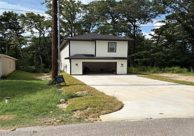 Photo 2 of Single family home for sale at 140 Oak Cir, Livingston, TX 77351 | MLS# 64498450 | Listing updated on 2026-07-20