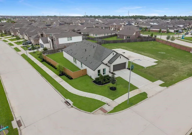 Photo 3 of Single family home for sale at 27210 Henley Ridge Dr, Katy, TX 77493 | MLS# 42585088 | Listing updated on 2026-07-21