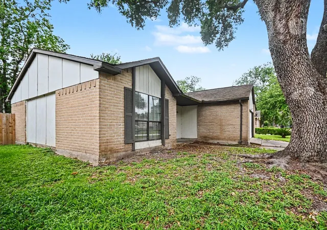 Photo 2 of Single family home for sale at 6834 Gettysburg Dr, Richmond, TX 77469 | MLS# 44988362 | Listing updated on 2026-09-21