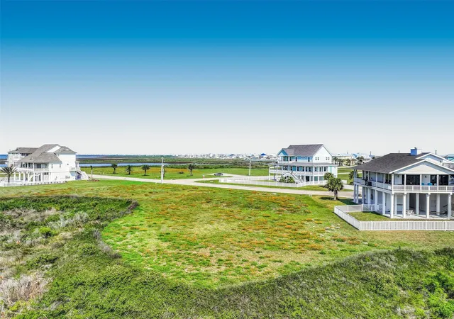 Photo 4 of Land for sale at 3906 Curlew Dr, Galveston, TX 77554 | MLS# 74031538 | Listing updated on 2026-04-09