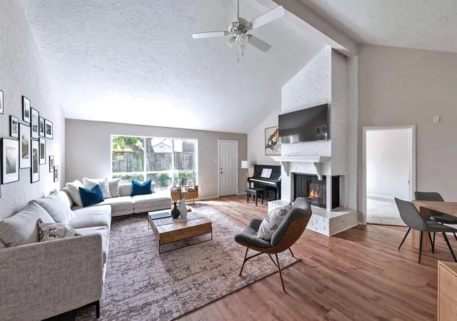 Photo 3 of Sale Pending at 11322 Yorklyn Dr, Houston, TX 77066 | MLS# 31365649 | Listing updated on 2026-09-20