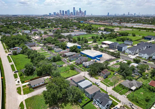 Photo 4 of Land for sale at 2910 Jewel St, Houston, TX 77026 | MLS# 11294755 | Listing updated on 2026-07-23