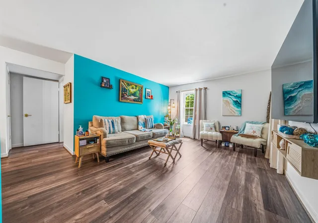 4th image of 359 N Post Oak Ln #219, Houston, TX 77024 | MLS# 9882693