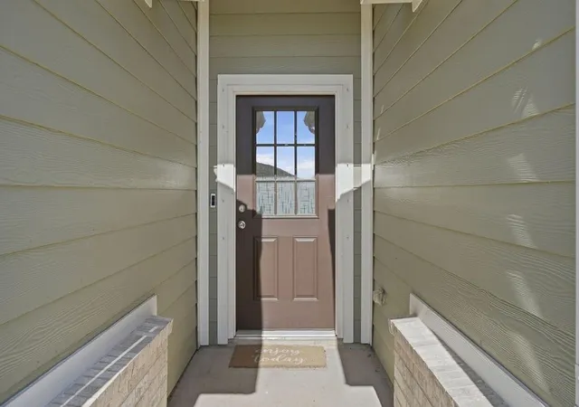Photo 3 of Single family home for sale at 2502 Gelding Manor Dr, Alvin, TX 77511 | MLS# 75769586 | Listing updated on 2026-09-17