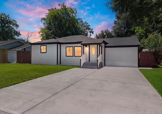 1st image of 1105 W Ellaine Ave, Pasadena, TX 77506 | MLS# 50595152