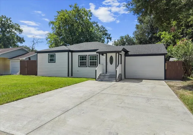 Photo 3 of Single family home for sale at 1105 W Ellaine Ave, Pasadena, TX 77506 | MLS# 50595152 | Listing updated on 2026-08-23