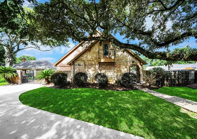 Photo 1 of Single family home for sale at 2706 Stetson Ln, Houston, TX 77043 | MLS# 83503066 | Listing updated on 2026-09-14
