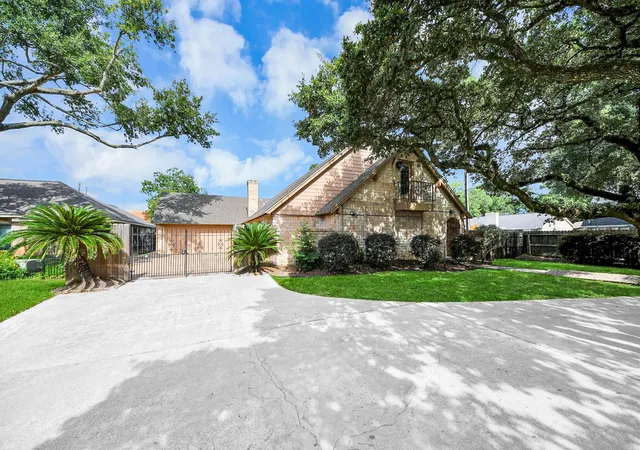 Photo 2 of Single family home for sale at 2706 Stetson Ln, Houston, TX 77043 | MLS# 83503066 | Listing updated on 2026-09-14