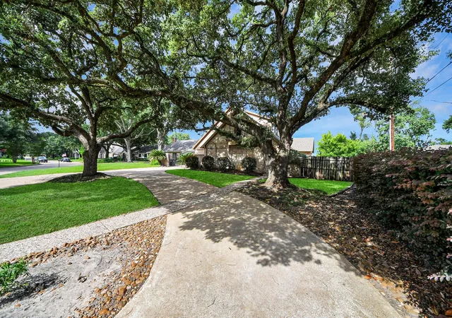Photo 4 of Single family home for sale at 2706 Stetson Ln, Houston, TX 77043 | MLS# 83503066 | Listing updated on 2026-09-14