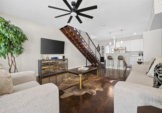 3rd image of 2216 Chenevert St #7, Houston, TX 77003 | MLS# 52553154