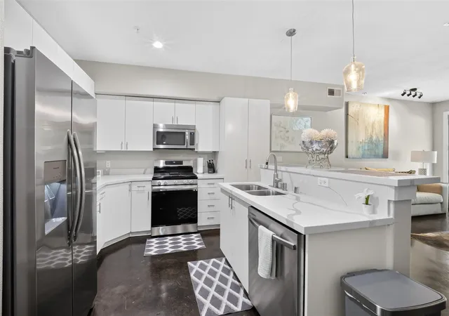 4th image of 2216 Chenevert St #7, Houston, TX 77003 | MLS# 52553154