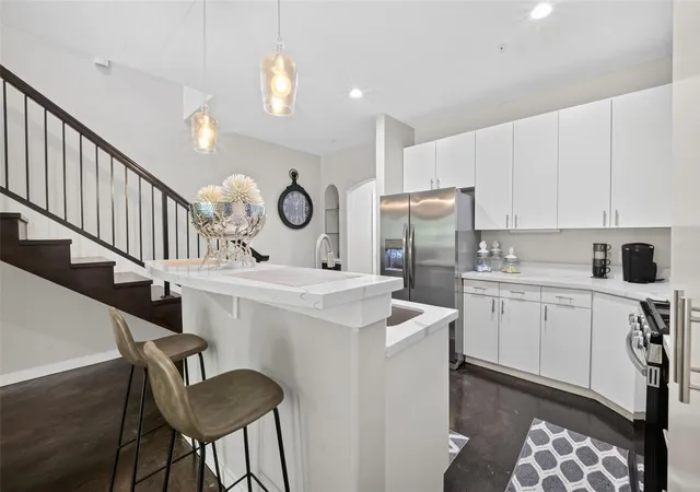 5th image of 2216 Chenevert St #7, Houston, TX 77003 | MLS# 52553154