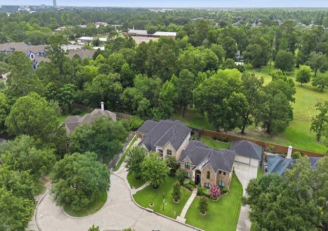 Photo 3 of Sale Pending at 14 Bentley Park Ct, Houston, TX 77070 | MLS# 45405060 | Listing updated on 2026-09-17