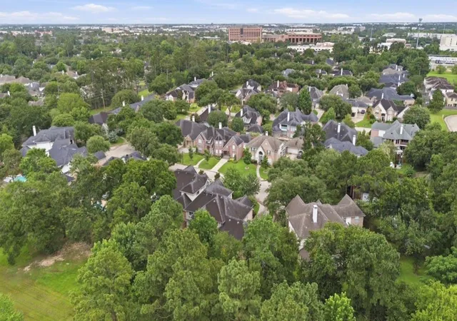 Photo 4 of Sale Pending at 14 Bentley Park Ct, Houston, TX 77070 | MLS# 45405060 | Listing updated on 2026-09-17