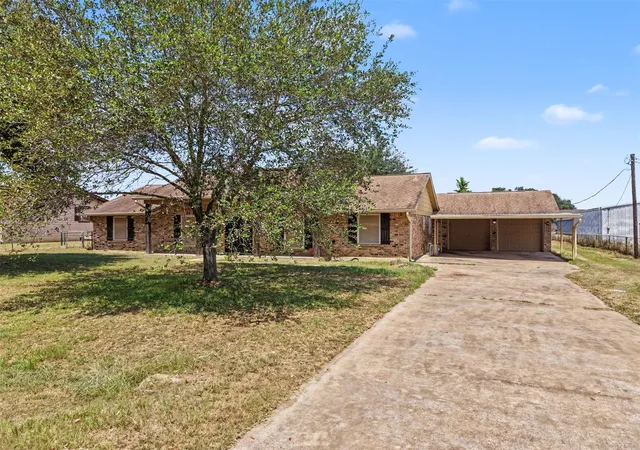 Photo 2 of Single family home for sale at 32114 Robin Ln, Waller, TX 77484 | MLS# 50434600 | Listing updated on 2026-09-15