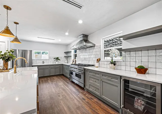 Single family home for sale at 1338 Seaspray Ct, Houston, TX 77008 | MLS# 95745153