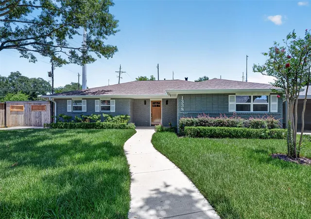 Photo 2 of Single family home for sale at 1338 Seaspray Ct, Houston, TX 77008 | MLS# 95745153 | Listing updated on 2026-08-30